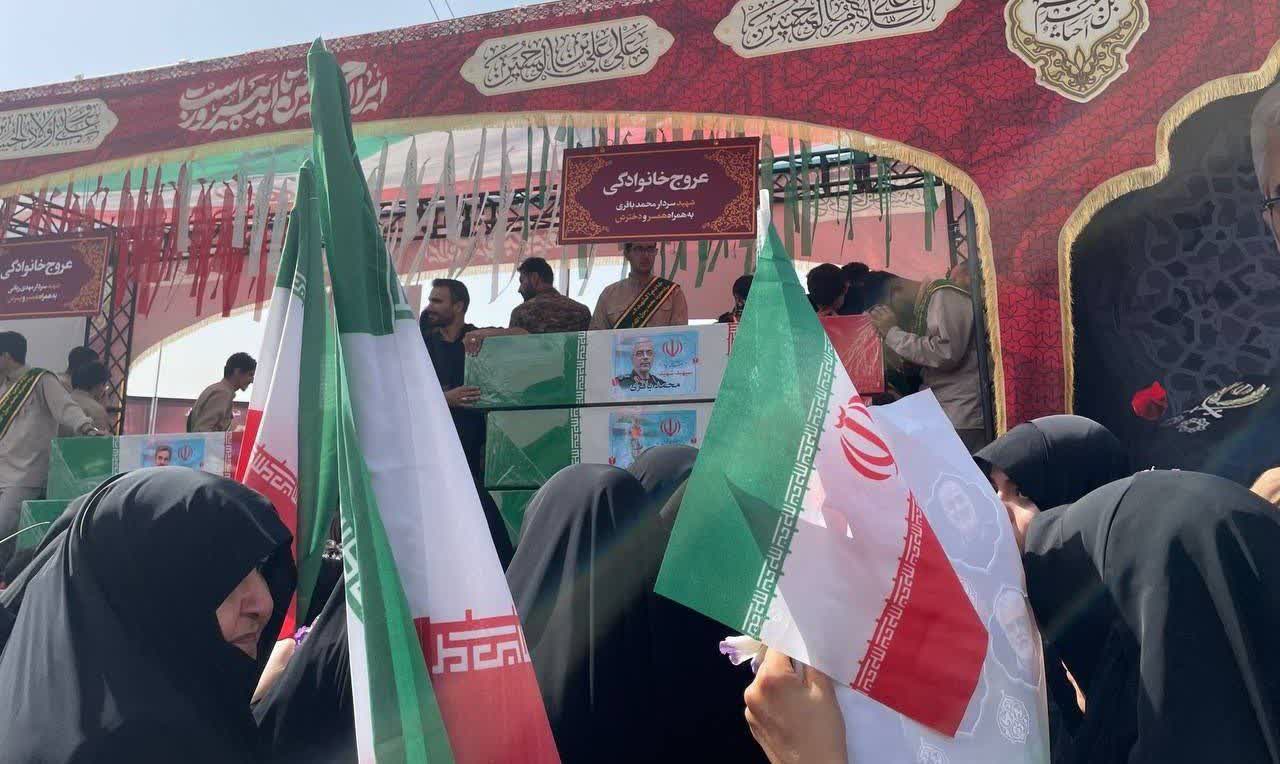 تابوت شهید سردار محمدحسین باقری به همراه همسر و دخترش
